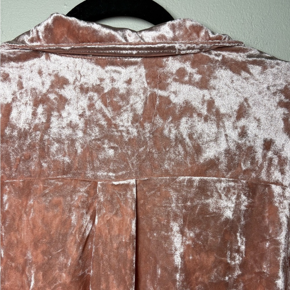 Cupio Women’s Crushed Velvet Dusty Rose High Low Button Down Blouse Size M - Picture 8 of 8